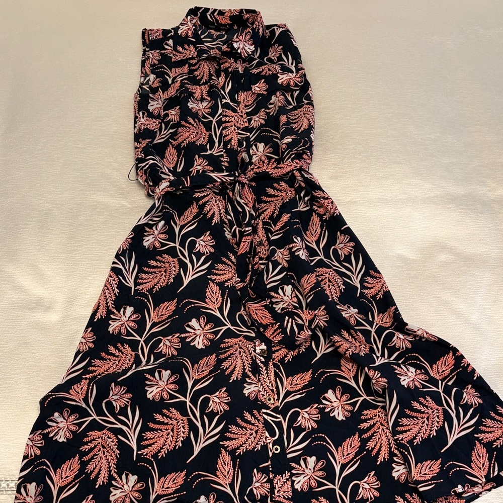 Banana Republic Navy and Red Patterned Garment